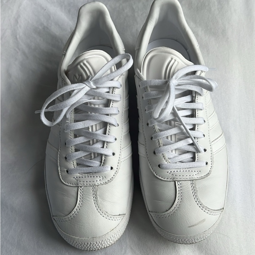 Adidas Gazelles - Ftw White/ Ftw White/ Gold Metallic